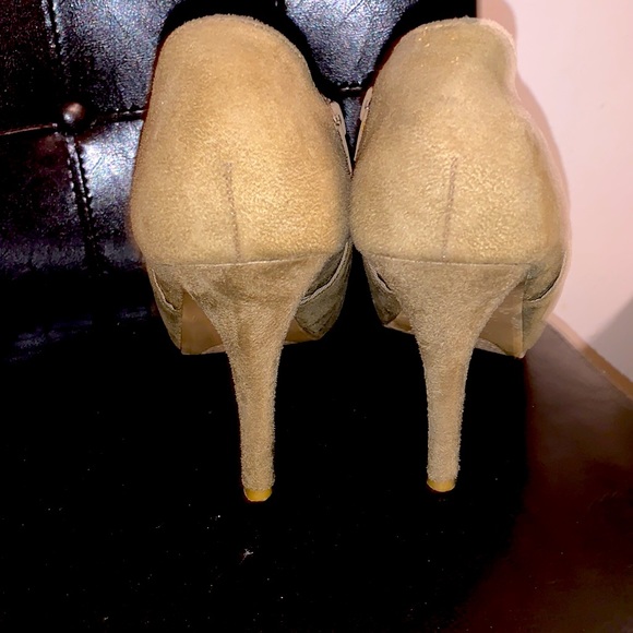 4/$20 Suade tan ankle booties with 4 inch heel by Massimo-9.5 - Picture 5 of 8